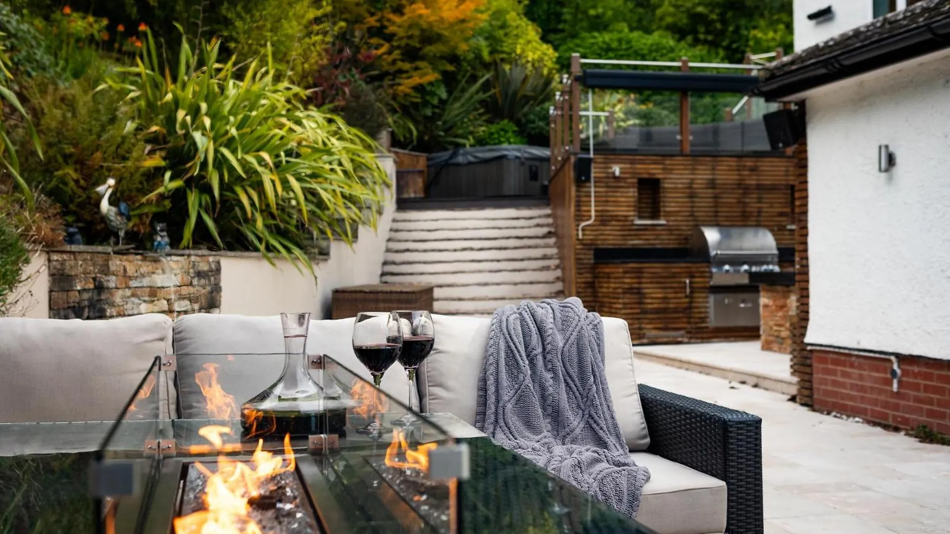 Hawkwood Court - With Hot Tub, Cinema, Gym, Games Room & Outdoor Kitchen Scarborough