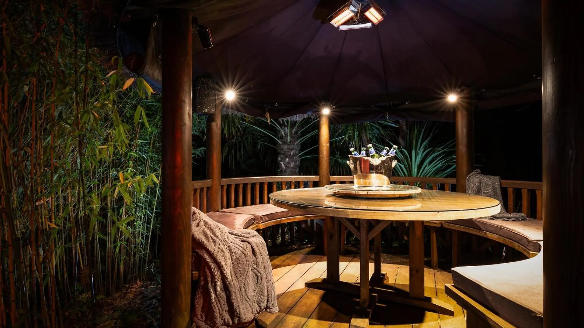 Hawkwood Court - With Hot Tub, Cinema, Gym, Games Room & Outdoor Kitchen Scarborough 0*,